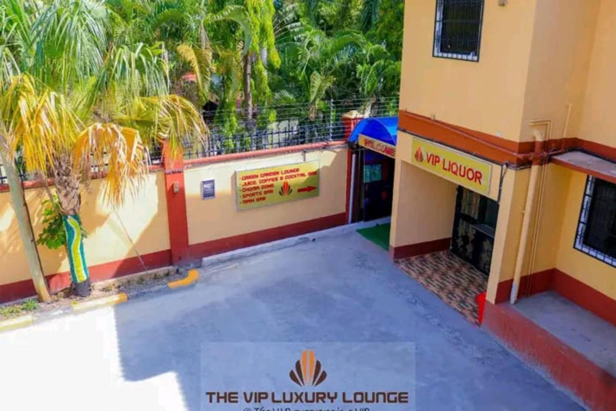 The Vip Luxury Lounge Hotel 基苏木 外观 照片