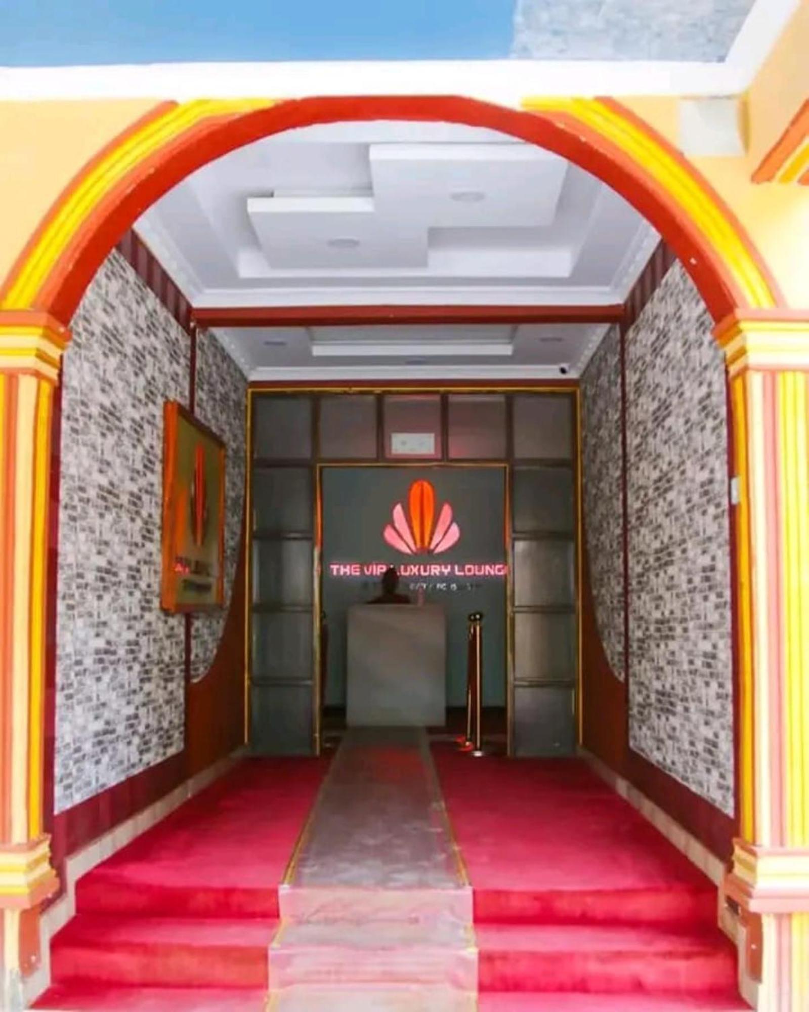 The Vip Luxury Lounge Hotel 基苏木 外观 照片