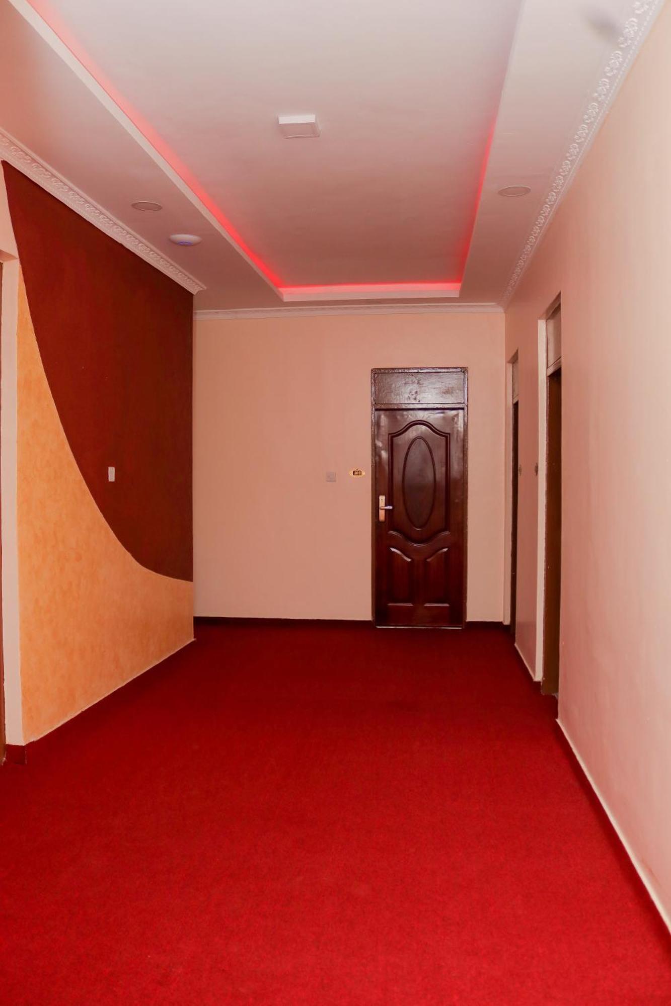 The Vip Luxury Lounge Hotel 基苏木 外观 照片